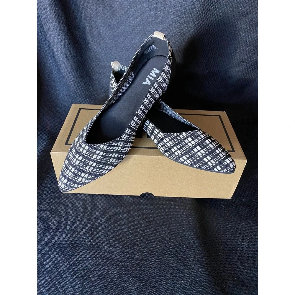 MIA Lissy Black Bone Flyknit Pointed Toe Flats Shoes Women Size 6 M QI00459 NEW